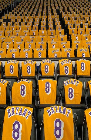 Lakers dio emotivo homenaje a Kobe Bryant
