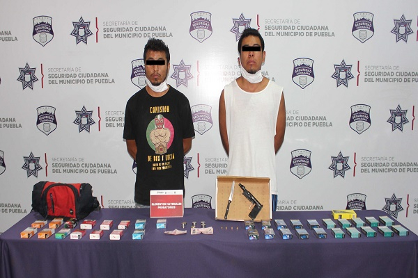 Pareja asaltó un Oxxo y fue detenida en la colonia Granjas de San Isidro