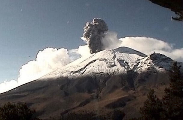 Continuarán explosiones de baja intensidad en el Popo: Cenapred