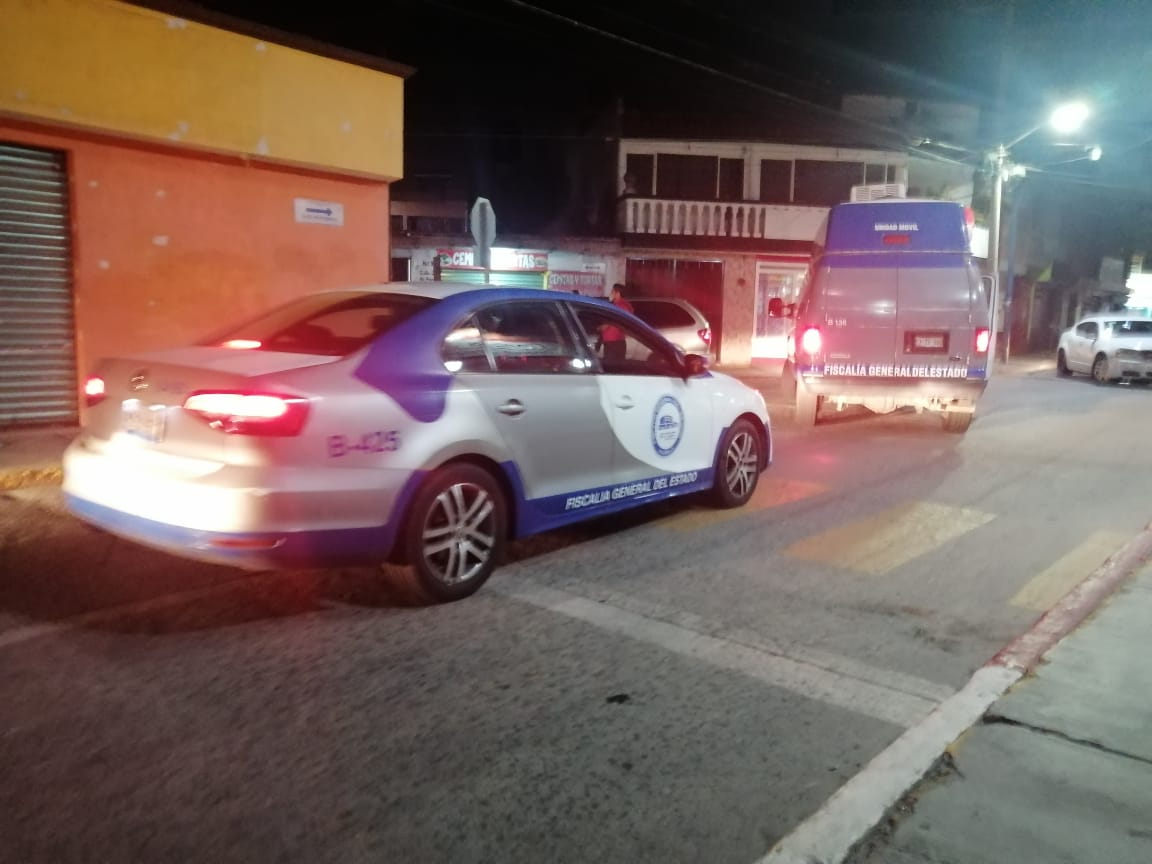 FGE catea viviendas en Cuautlancingo, buscan alcohol adulterado
