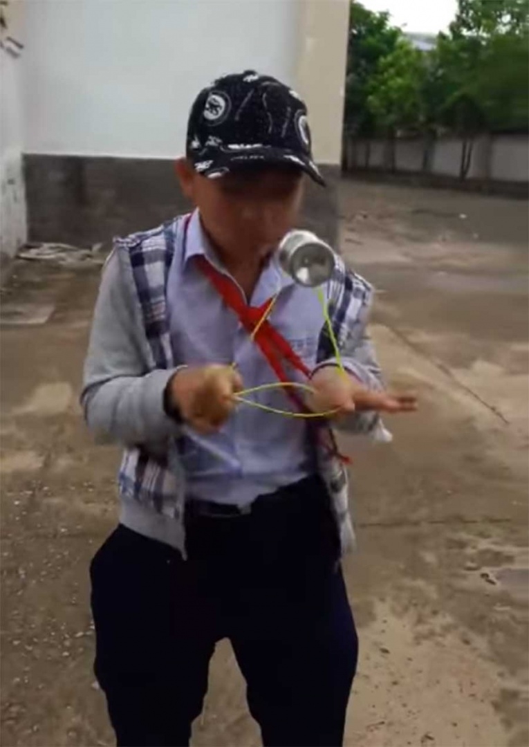 VIDEO: Menor se convierte en el “Amo del Yoyo” en internet