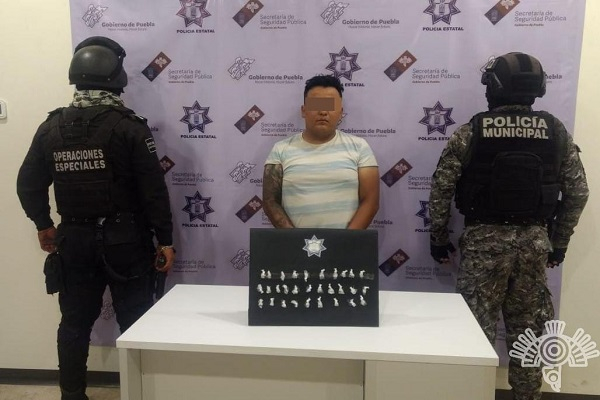 Defraudador colombiano del “gota a gota” fue detenido con 80 dosis de droga en Tehuacán
