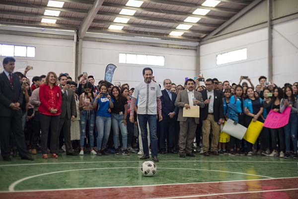 Entrega el rector Alfonso Esparza dos canchas multiusos al campus Izúcar de Matamoros