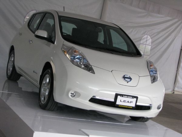 Nissan presentó Leaf, el primer automóvil eléctrico en México