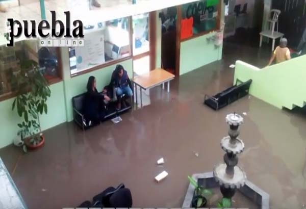 Lluvia afecta oficinas del SNTE 23