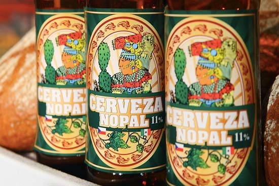 Empresa checa hace cerveza con nopal cultivado en la región del Popocatépetl