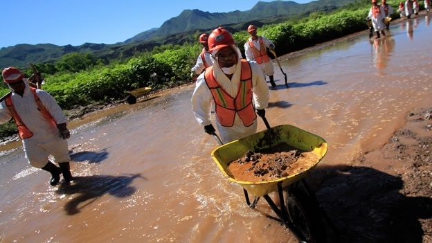 Grupo México admite responsabilidad por derrame tóxico en Sonora