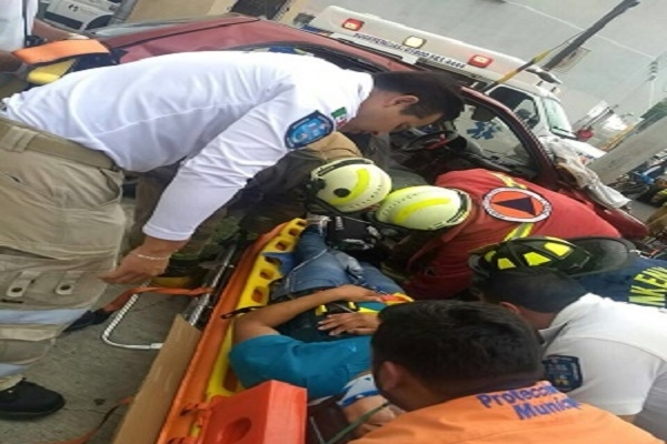 FOTOS: Un prensado, saldo de colisión en la colonia La Paz