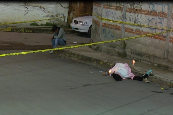 FOTOS: Un muerto, saldo de riña entre pandillas en Romero Vargas