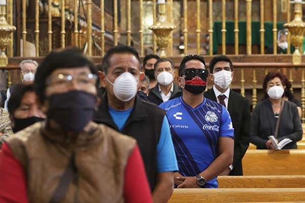 Agosto muestra tendencia a la baja en positividad a COVID-19 en Puebla