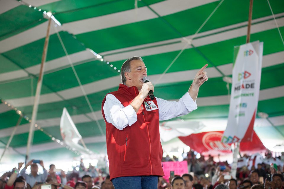 Meade promete revisar la evaluación magisterial