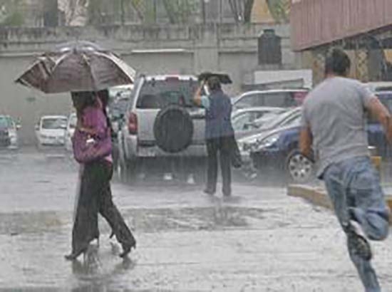 Seguirán lluvias intensas en Puebla y Veracruz por onda tropical número 10