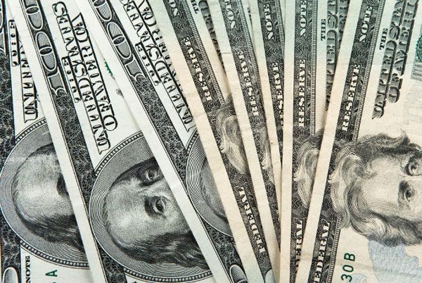 Cotización del dólar alcanza los 14.65 pesos en bancos