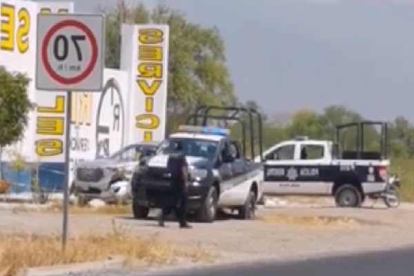 Un delincuente y una policía muertos, saldo de balacera en Zinacatepec