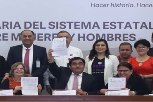 “Mi gobierno trabaja día a día a favor de las mujeres”: Miguel Barbosa