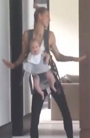 VIDEO: Anna Kournikova apareció bailando con su bebé