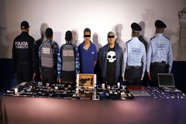 Detienen a ladrones cuando atracaban casa de empeño en el centro de Puebla