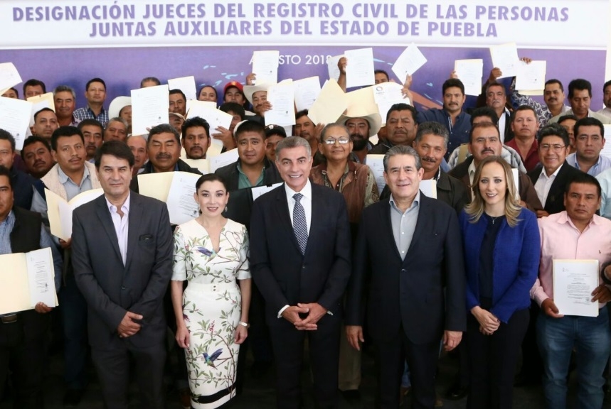 Tony Gali entrega 88 nombramientos a jueces del Registro Civil para juntas auxiliares