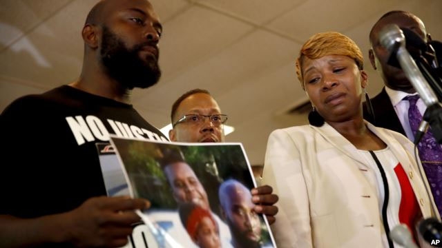 Policía que disparó a joven negro desata protestas en Missouri