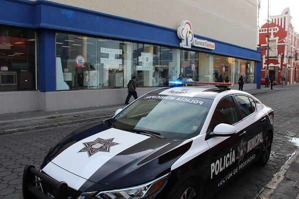 Trío de ladrones atracan Famsa del centro de Puebla; se llevan teléfonos celulares