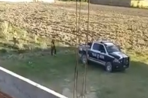 Policías estatales casi linchados al detener a un hombre en Tonanzintla