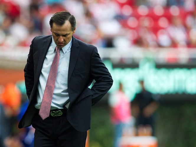 Pepe Mel sería sustituto de Carlos Bustos en el banquillo de Chivas