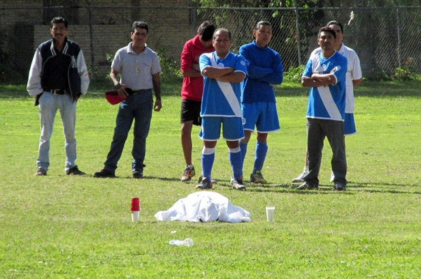 Futbolista muere por infarto fulminante en campo de Tehuacán