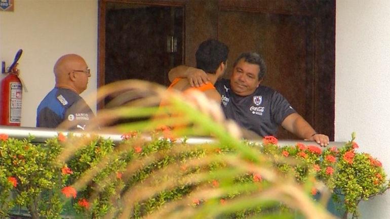 Captan a Luis Suárez llorando tras sanción de FIFA