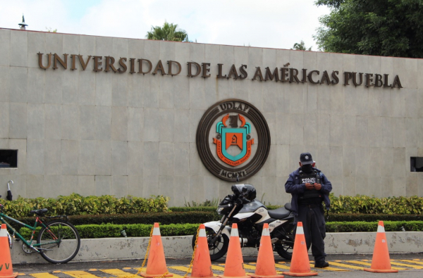 Fundación UDLAP recupera la institución de los Jenkins; policía cumple orden judicial