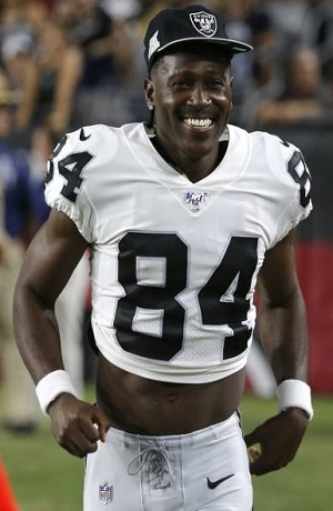 Antonio Brown, de los Patriots NE, es acusado por ex entrenadora de abuso sexual