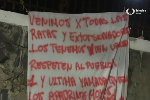 Aparece narcomanta en canchas deportivas de Texmelucan