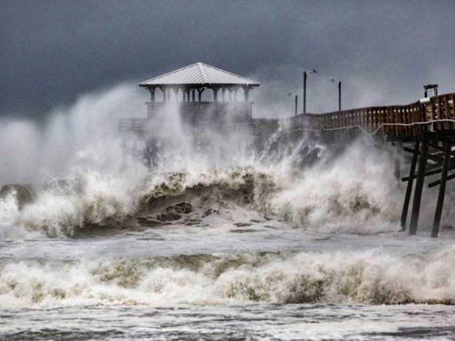 Huracán Florence tocó tierra en Carolina del Norte; destroza viviendas