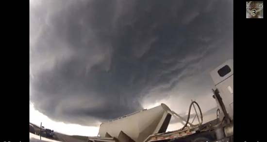VIDEO: La increíble cacería de un súper tornado en EU