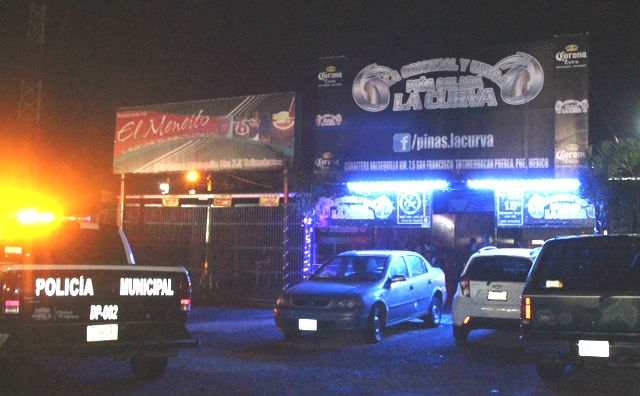 Clausuran tres bares en San Francisco Totimehuacán, policías hallaron arma de fuego