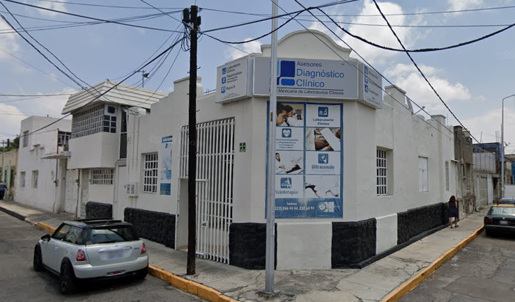 Muere una mujer en los baños de laboratorio clínico de la colonia Santa María