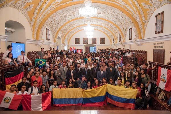 La BUAP da la bienvenida a 261 estudiantes extranjeros de 20 naciones