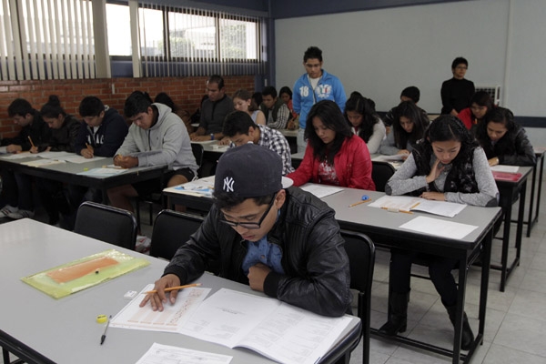 Aspirantes a licenciaturas de la BUAP presentaron examen