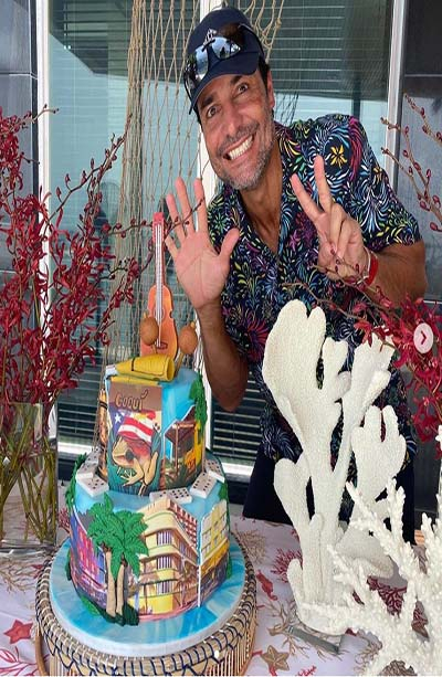 Así llega Chayanne a los 52 años