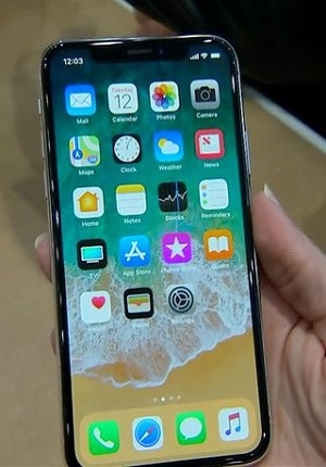 Presentó iPhone X en video y dejó sin trabajo a su papá en Apple