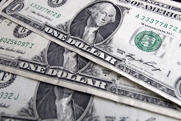 Dólar a 15.50 pesos, su nivel más alto desde 2009