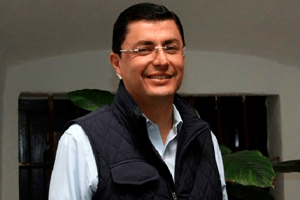 Gobierno revoca notarías otorgadas por RMV y TG; reportan suicidio de ex director de Notarías