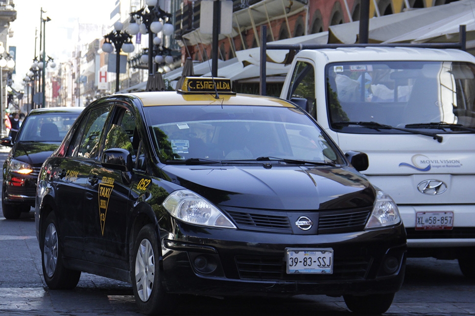 Taxis “negros” involucrados en al menos cinco atracos en Puebla