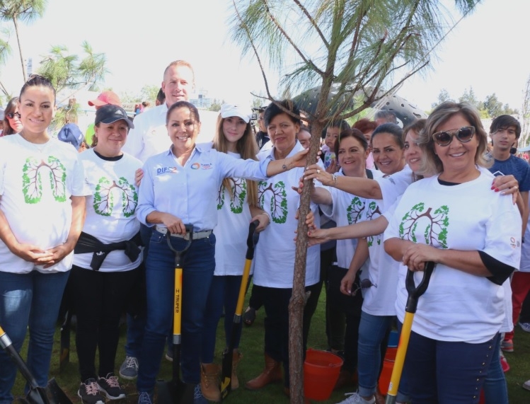 Dinorah López de Gali encabezó jornada de reforestación