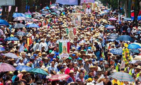 “¡Vivos se los llevaron! ¡Vivos los queremos!”, claman en misa guadalupana