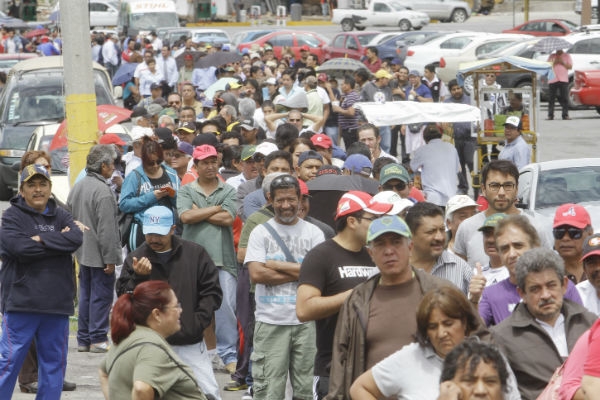 Miles de poblanos buscan un boleto para la final Pericos contra Diablos Rojos