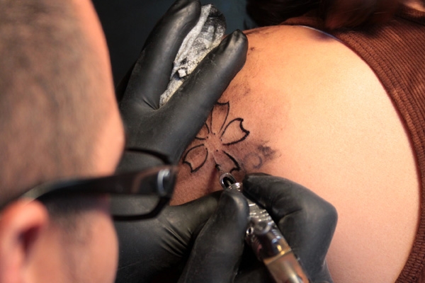 Decomisan máquina para hacer tatuajes en el penal de Libres