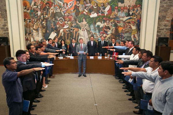 Alcalde Gali toma protesta a presidentes de  juntas auxiliares