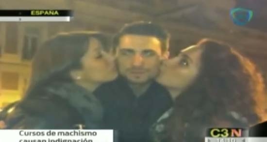 VIDEO: Indignan en España cursos de seducción machistas