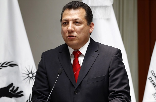 Presidente de la CNDH perdería ciudadanía por recibir premio extranjero