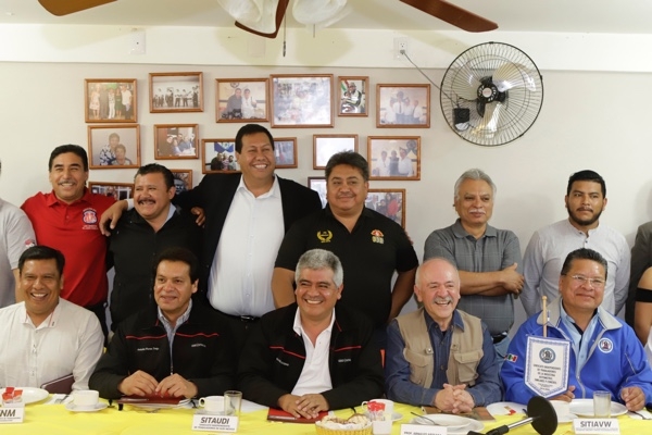 Trabajadores de VW y Audi crean sindicato independiente y buscan acercamiento con AMLO